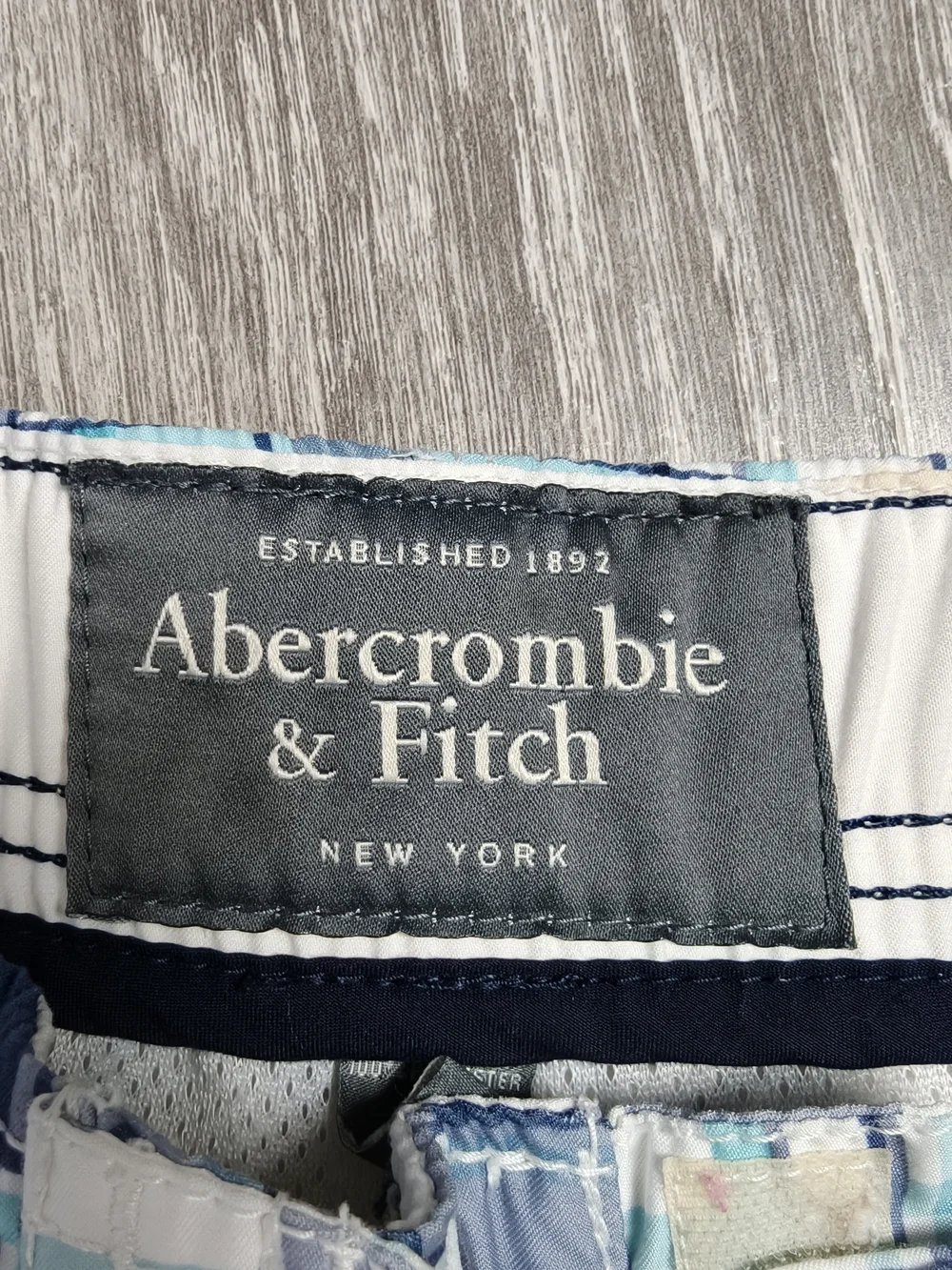 Vintage Y2K Abercrombie & Fitch Men’s Blue Plaid Swim Trunks